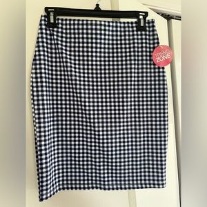 Juniors size checkered skirt